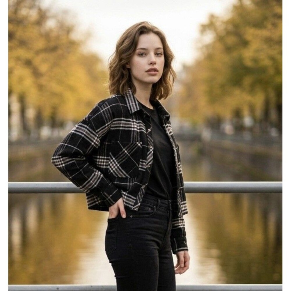 Ci Sono Plaid Shirt Women’s M Black Flannel Button Up Cropped Boxy Fit